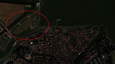 Luchtfoto van Medemblik met de locatie omcirkelt waar de parkeerplaats komt